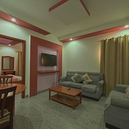 Platinium Hotel Apartments Seeb Buitenkant foto