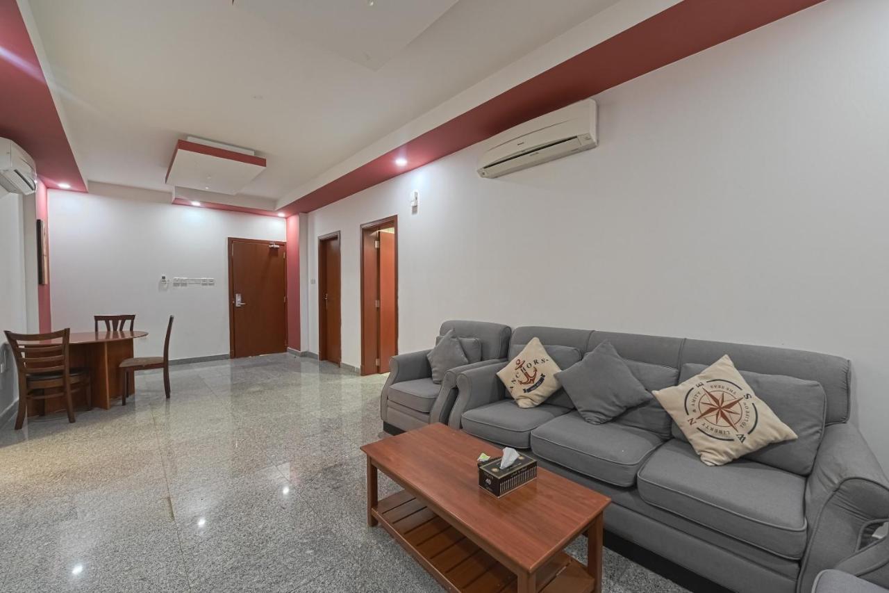 Platinium Hotel Apartments Seeb Buitenkant foto