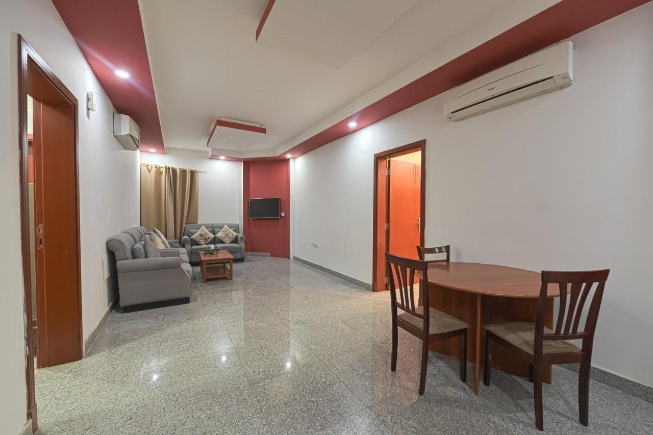 Platinium Hotel Apartments Seeb Buitenkant foto